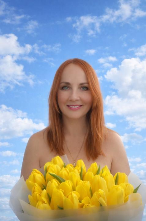 Webcam chat profile for Candy45: Travel