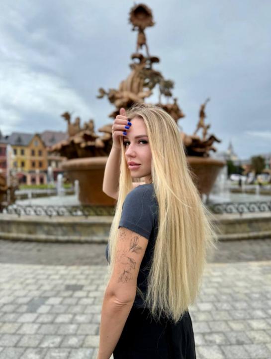 Webcam chat profile for MiaNova: Ask about my Hobbies