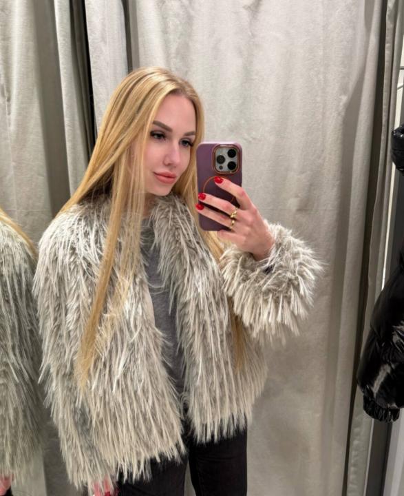 Webcam chat profile for MiaNova: Ask about my Hobbies