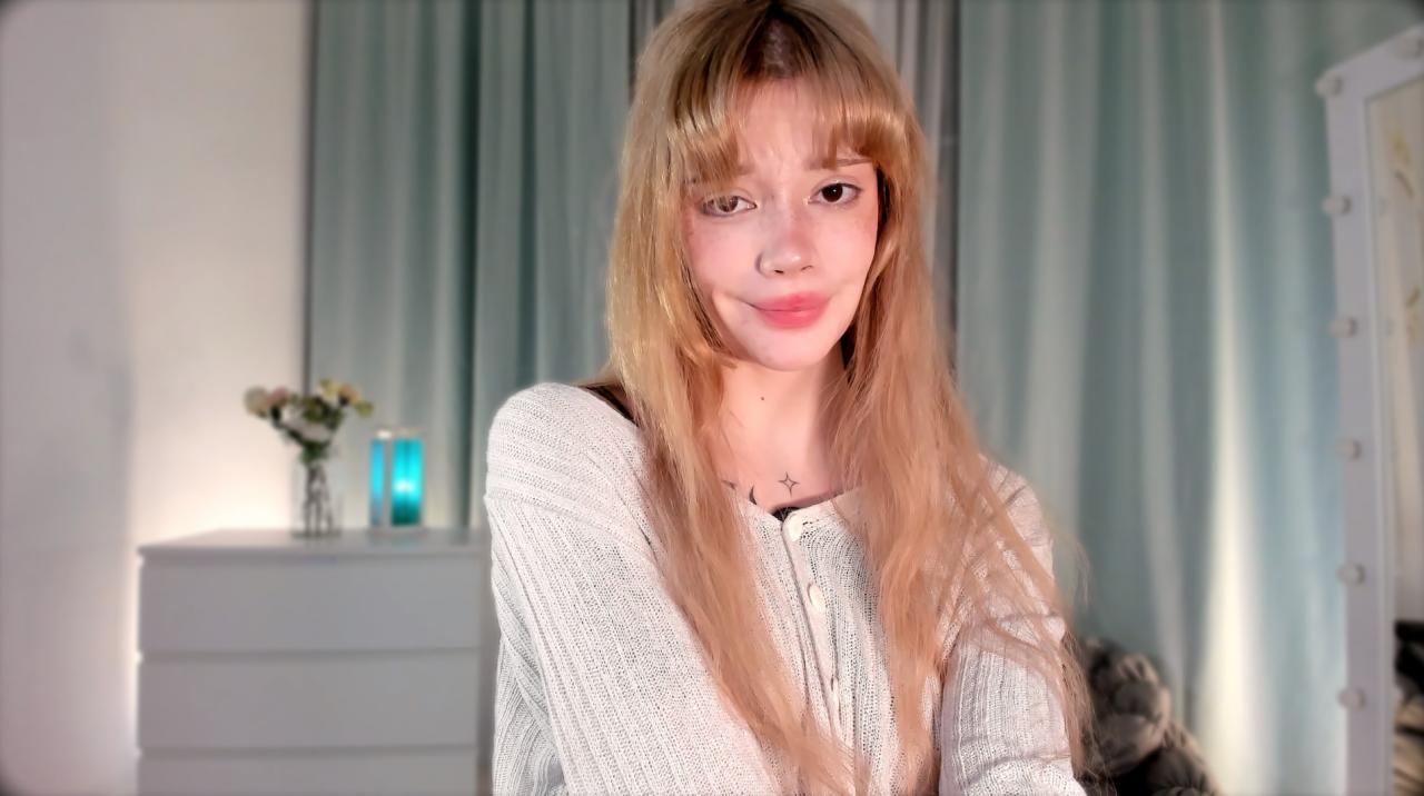 Webcam chat profile for SweetMell: Leather