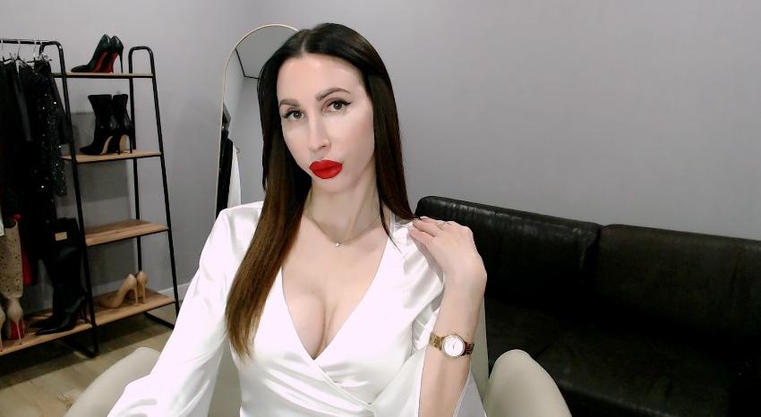 Webcam chat profile for EllaSea: Leather