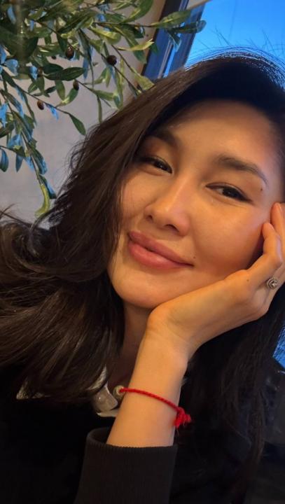 Webcam chat profile for Amelune: Ask about my Hobbies