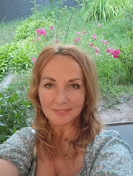 Webcam chat profile for Candy45: Travel