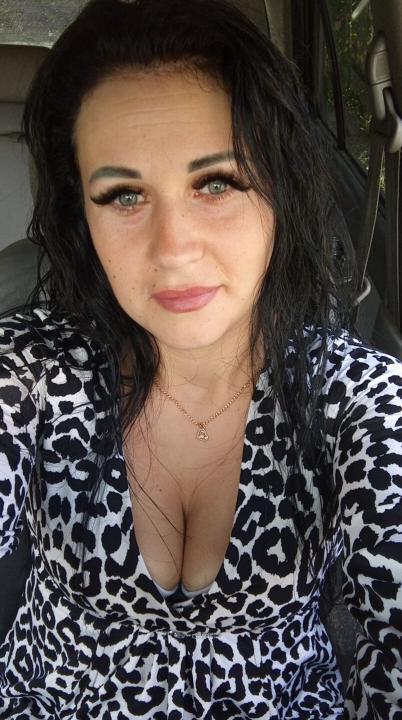 Webcam chat profile for LioraBloom: Travel