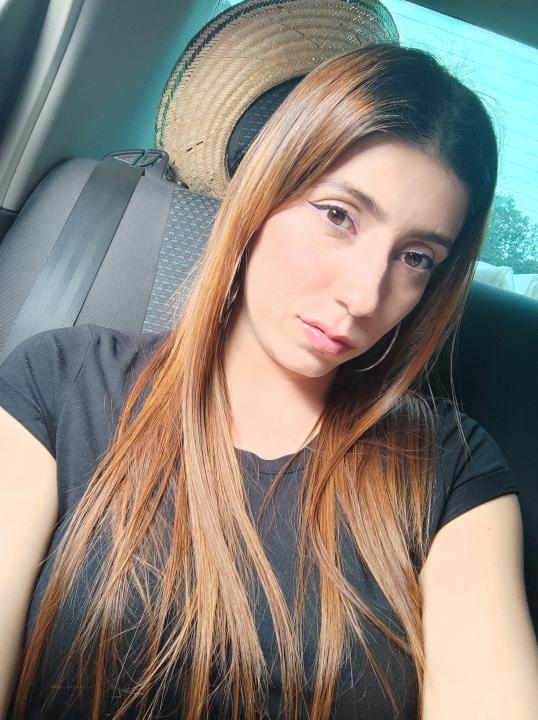 Webcam chat profile for JulianaPretty: Legs, feet & shoes