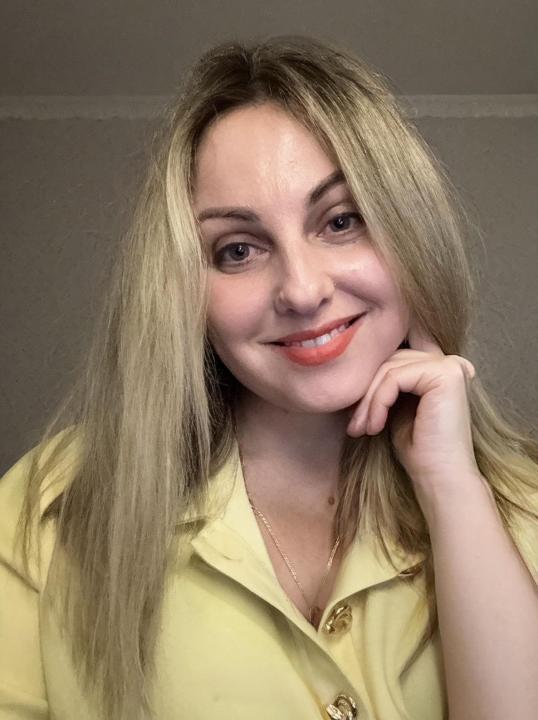 Webcam chat profile for WomanVi: Travel