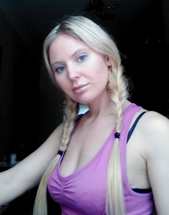 Webcam chat profile for MilenaLovely: Kissing