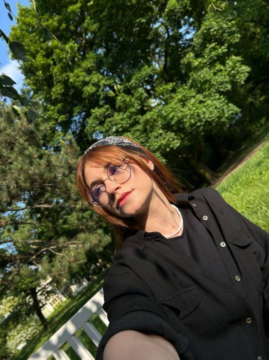 Webcam chat profile for KallyLees: Legs, feet & shoes