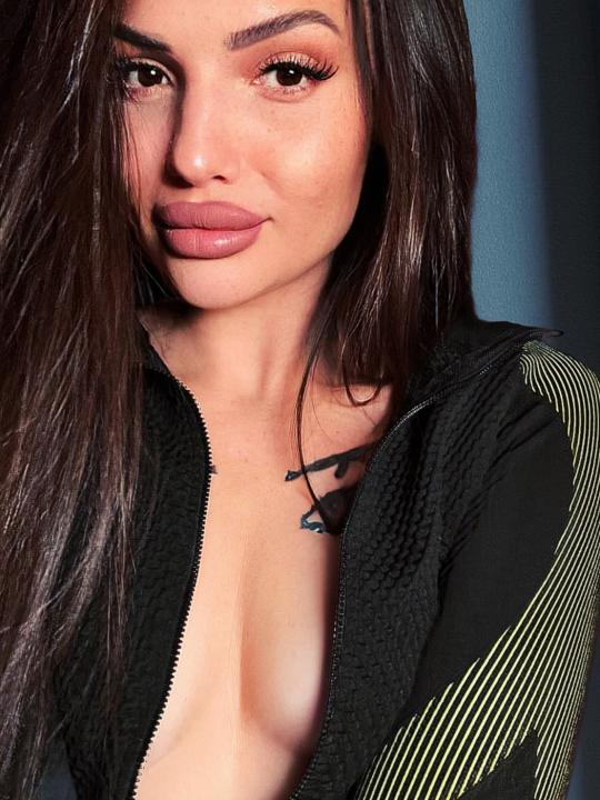 Webcam chat profile for MaryMee: Latex & rubber