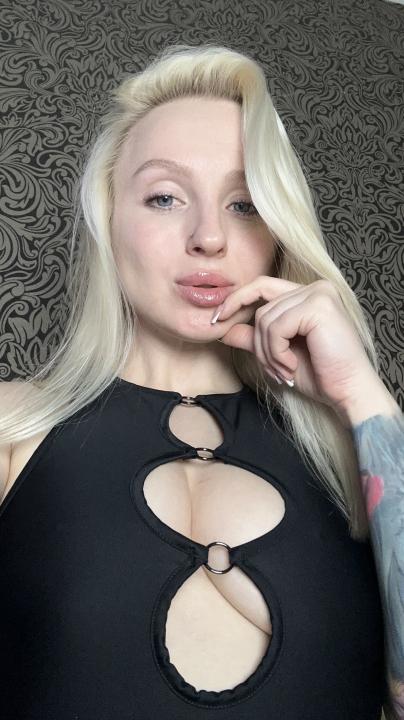 Webcam chat profile for SirenJuliette: Kissing