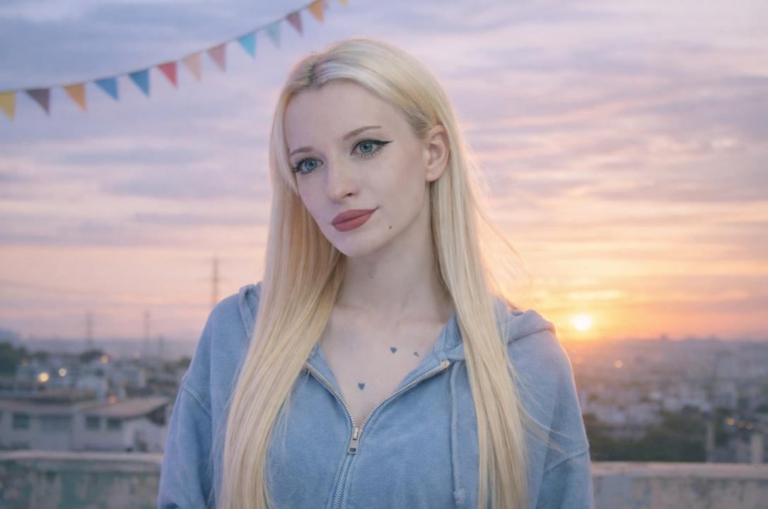 Webcam chat profile for xBarbiSizex: Legs, feet & shoes