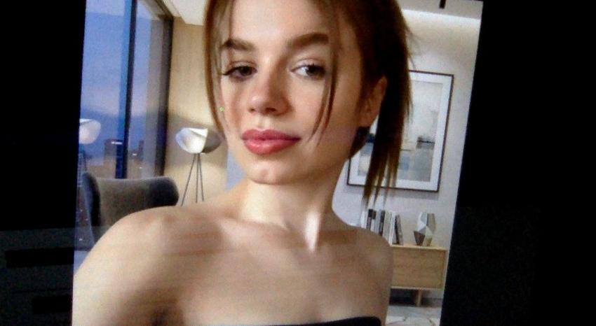 Webcam chat profile for Paulina: Books/Reading