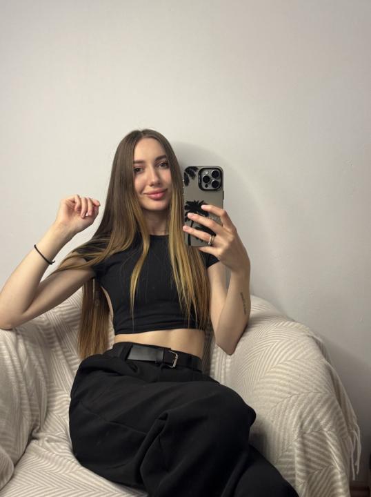 Webcam chat profile for lullluna: Nails