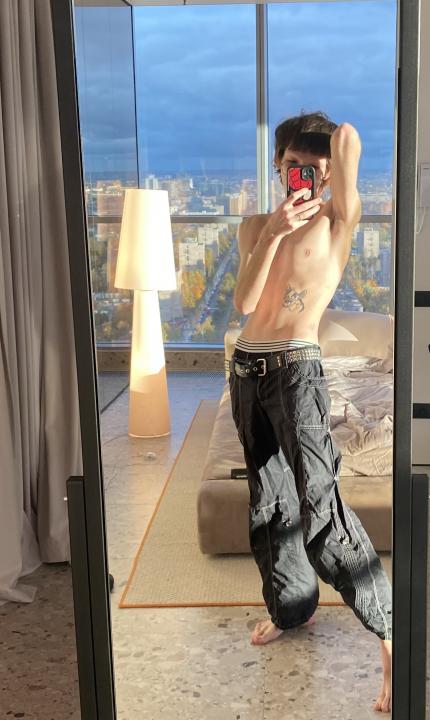 Webcam chat profile for TommyStars: Exhibition