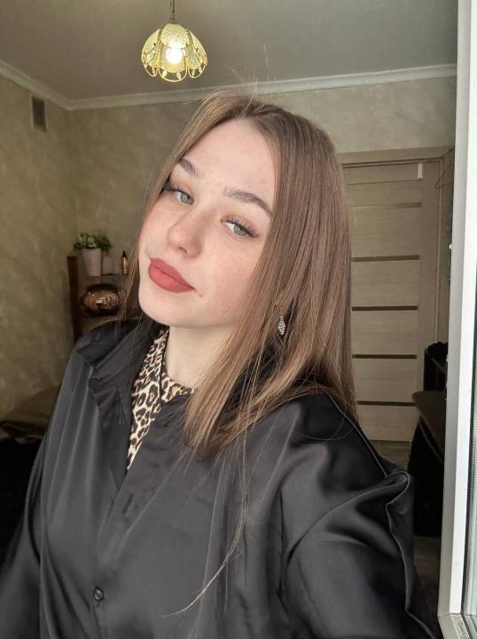 Webcam chat profile for KellyKissX: Legs, feet & shoes