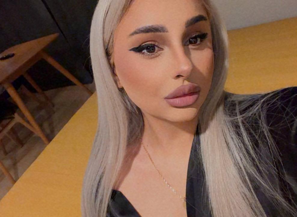 Webcam chat profile for CurvyyVanessa: Dominatrix