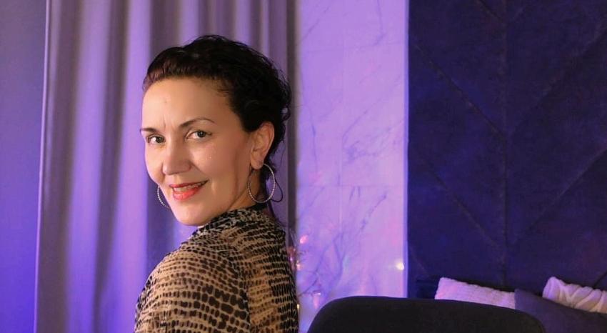 Webcam chat profile for IreneMarlow: Leather