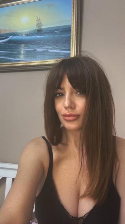 Webcam chat profile for MagicEva: Ask about my Hobbies