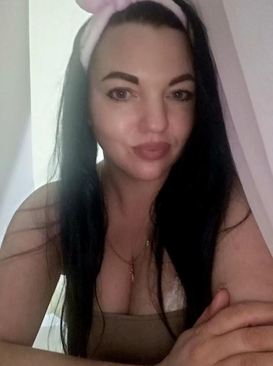 Webcam chat profile for UrsulaSub: Conversation