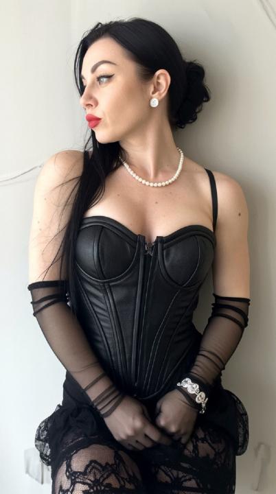 Webcam chat profile for KrissssCharming: Dominatrix