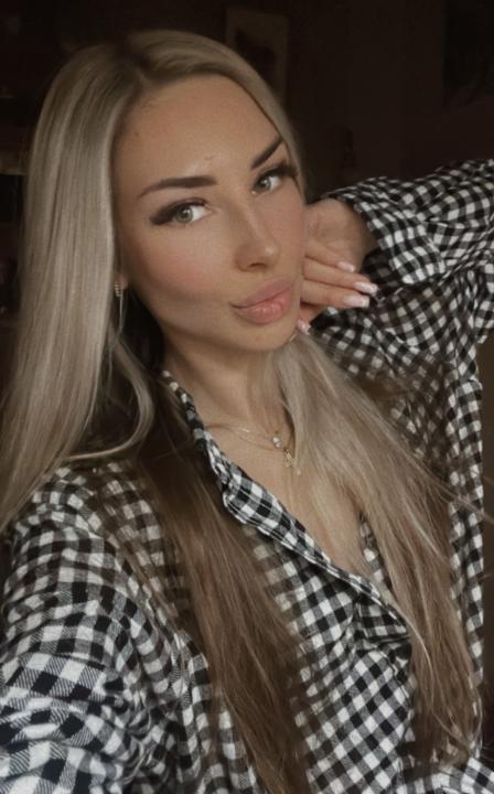 Webcam chat profile for VelvetObsession: Legs, feet & shoes