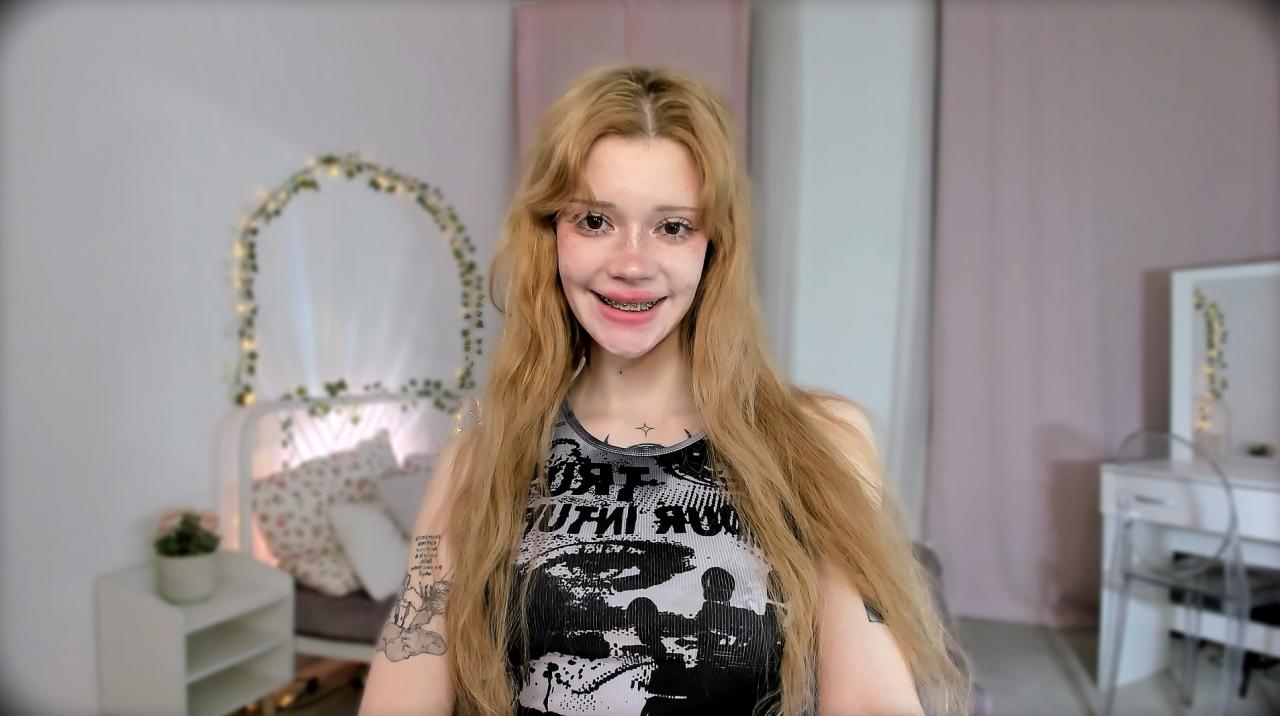 Webcam chat profile for SweetMell: Leather