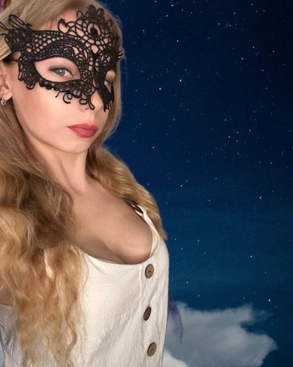 Webcam chat profile for Milagrosx: Legs, feet & shoes