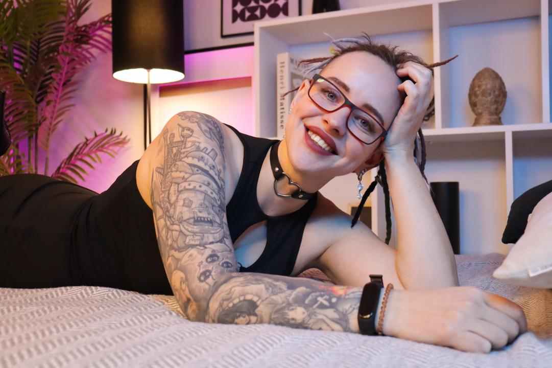 Webcam chat profile for LisaFoxy: Legs, feet & shoes