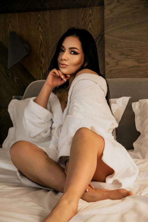 Webcam chat profile for BrunetteTigerrr