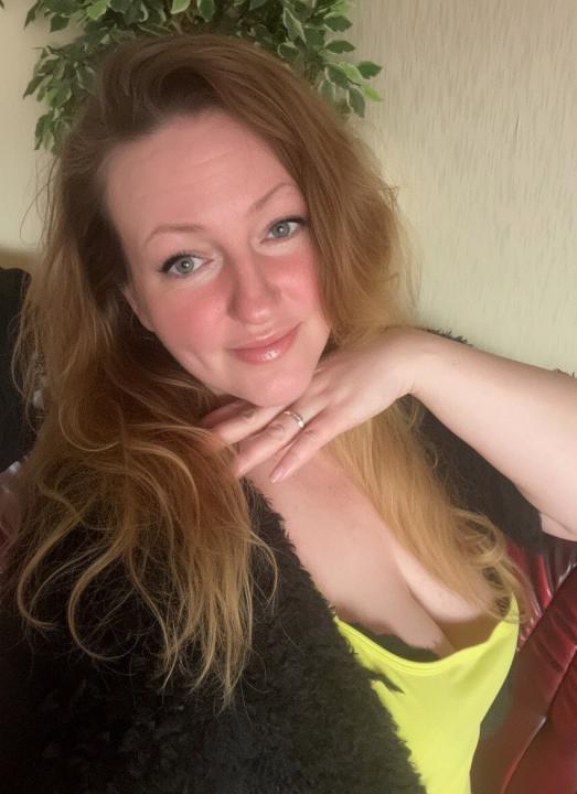 Webcam chat profile for Mariselle: Outfits