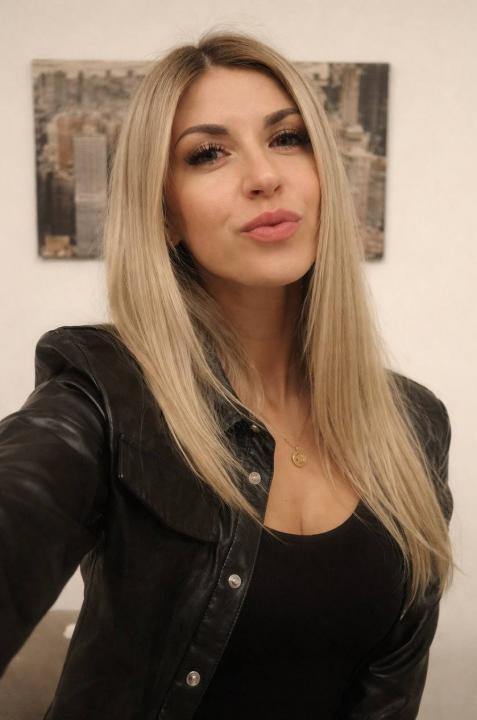 Webcam chat profile for LikaBelle: Dancing