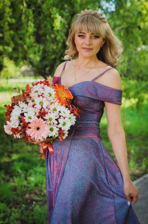 Webcam chat profile for KissedVelvet: Outfits