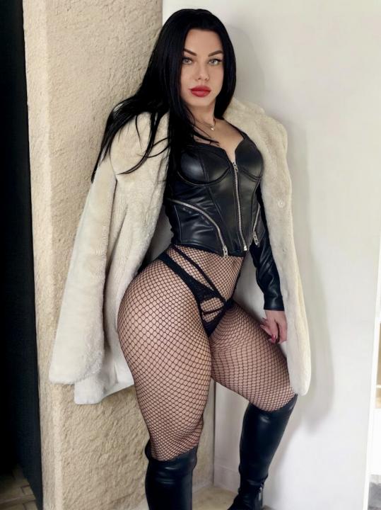 Webcam chat profile for FierceDesire: Dominatrix