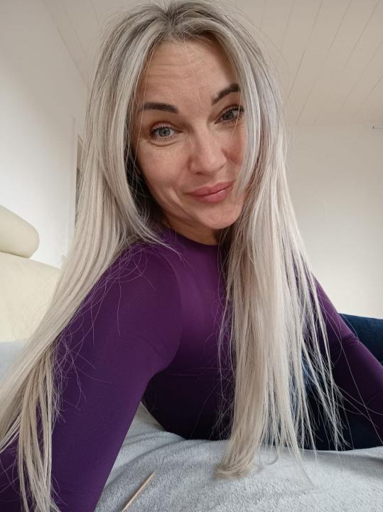 Webcam chat profile for Nicole69blonda8: Bondage & discipline