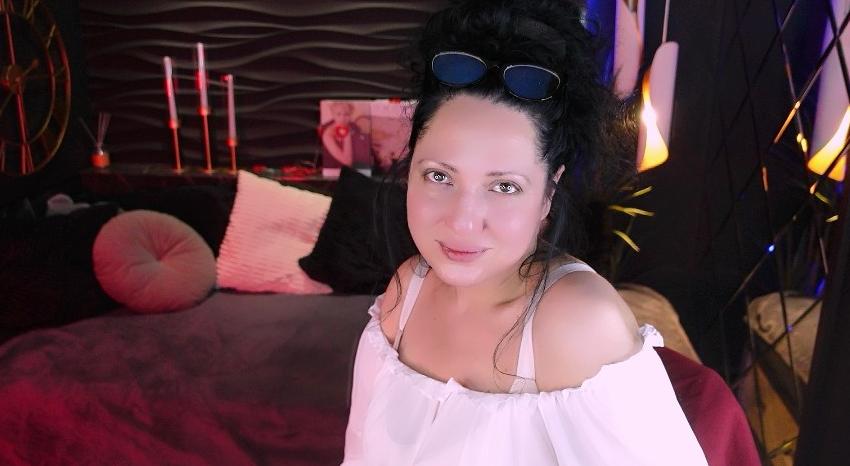 Webcam chat profile for AnitaMuse: Latex & rubber