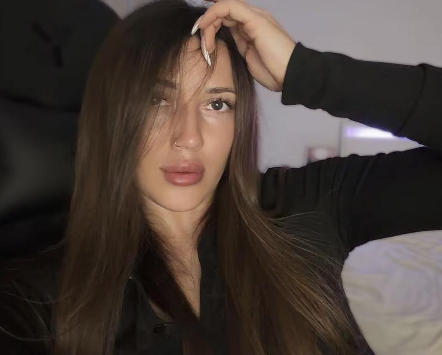 Webcam chat profile for SweetTi: Leather