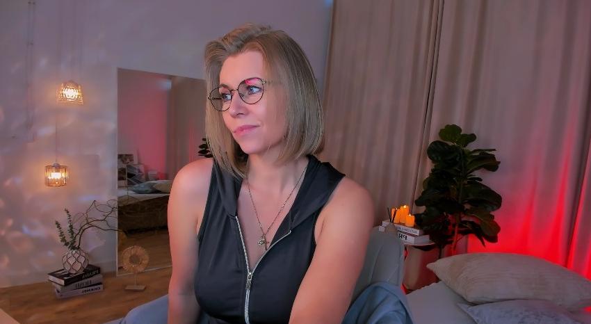 Webcam chat profile for AnnieLight: Legs, feet & shoes