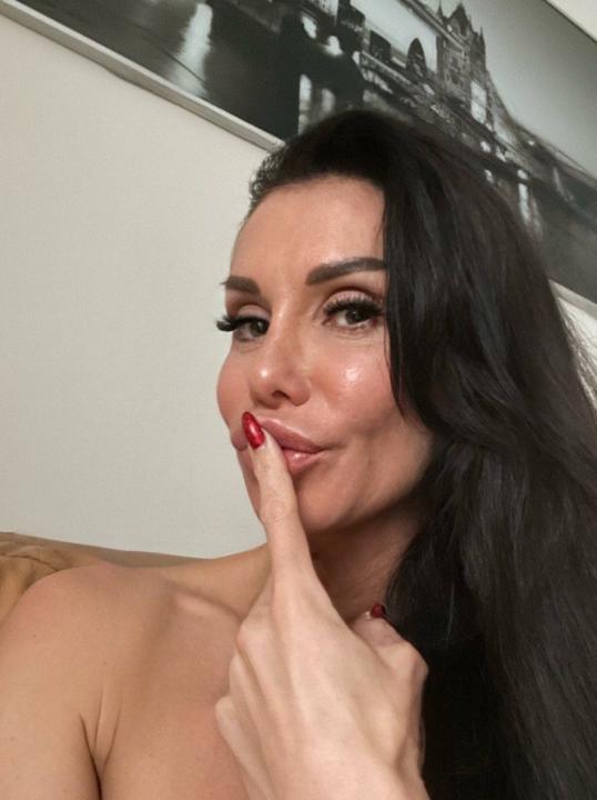 Webcam chat profile for xGala: Outfits