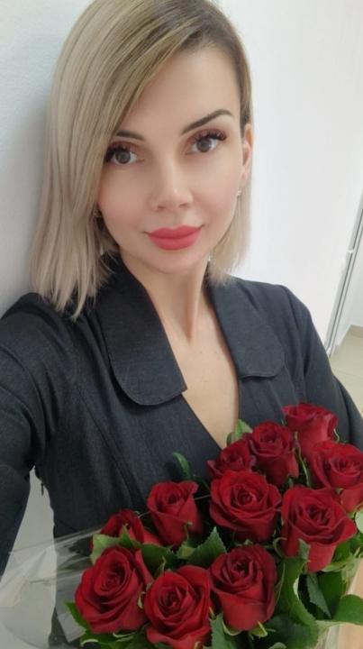 Webcam chat profile for BlondeWoman