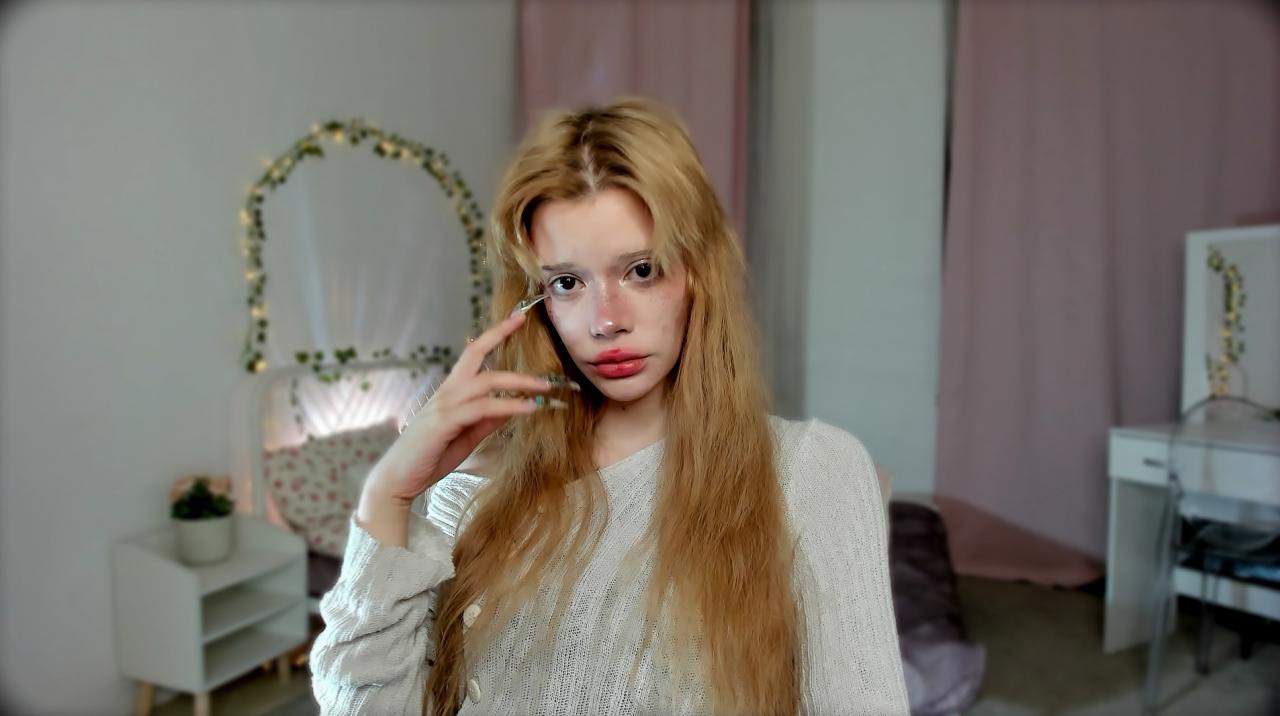 Webcam chat profile for SweetMell: Leather