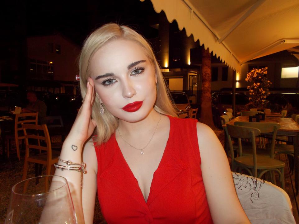 Webcam chat profile for PoppyMurr: Dancing