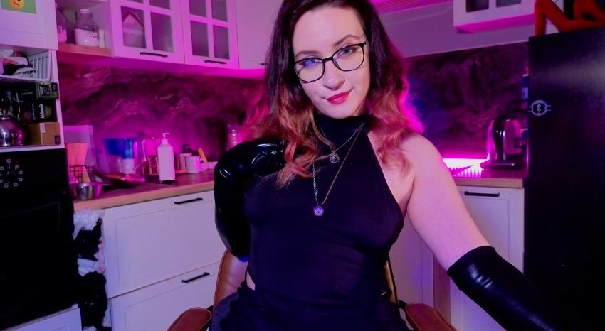 Webcam chat profile for NanaMoon: Leather