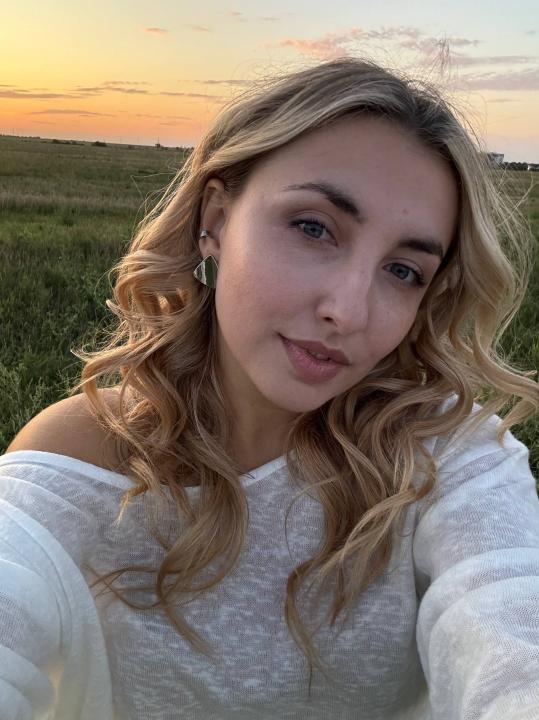 Webcam chat profile for LovelyAura