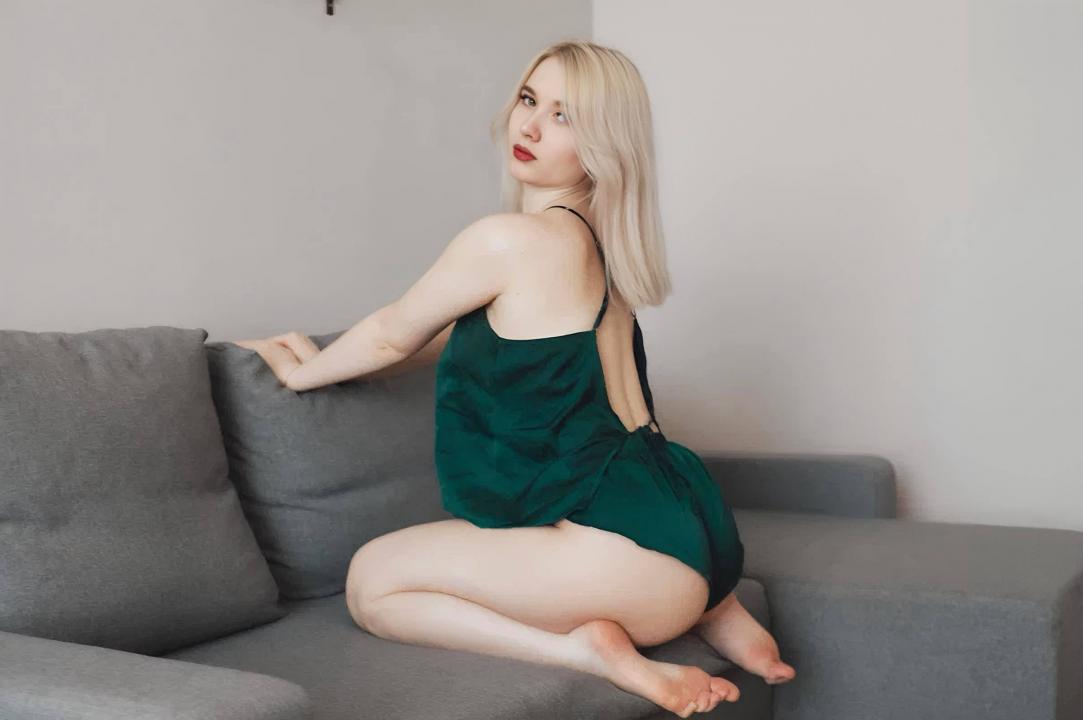 Webcam chat profile for KarolinaRay: Legs, feet & shoes