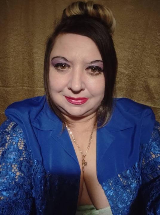 Webcam chat profile for SlowKiss