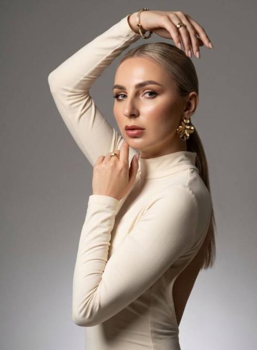 Webcam chat profile for HoneyDesire