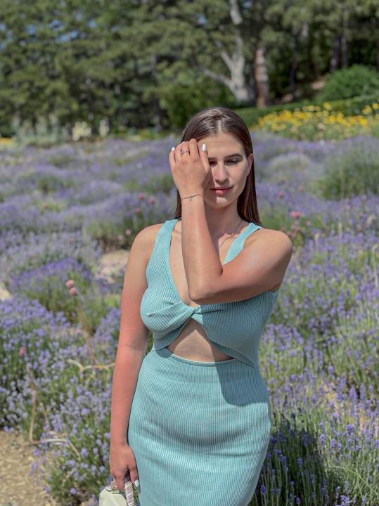 Webcam chat profile for HoneyMoon: Legs, feet & shoes