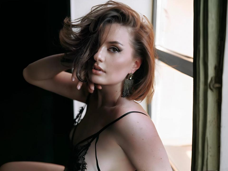 Webcam chat profile for ParisaDance: Exhibition