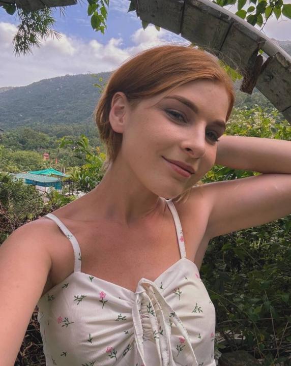 Webcam chat profile for Avenelle