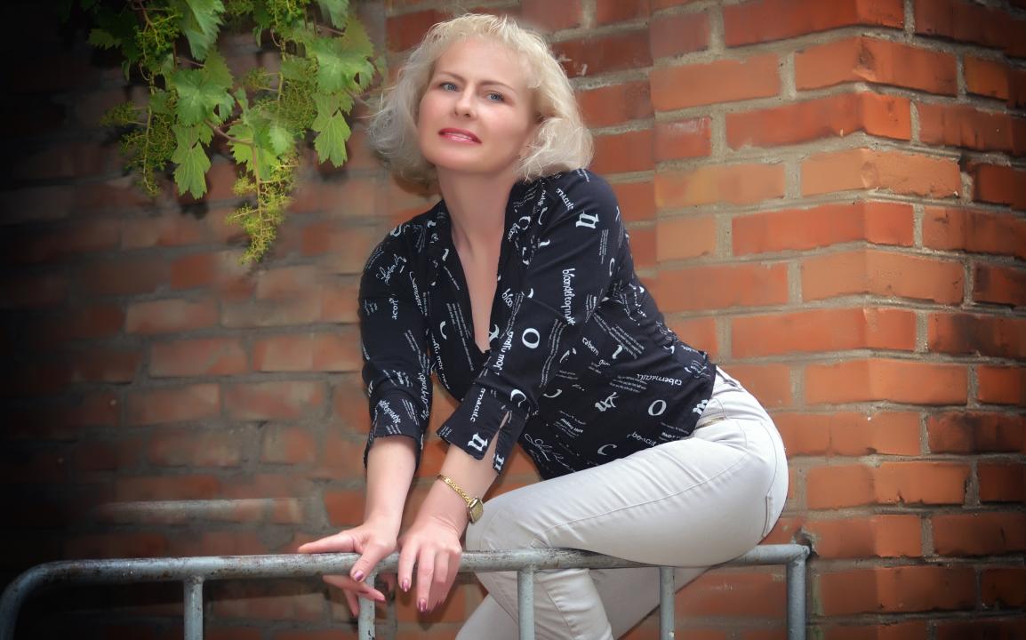 Webcam chat profile for LadySunnySoul: Cooking